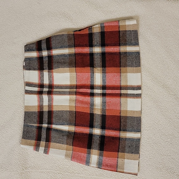 Plaid Skirt Size 6 - Picture 3 of 4